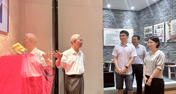 El Grupo de investigación de la Universidad Renmin de China visita ante · ni Dongfang galerías de arte